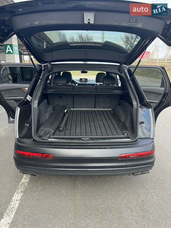 Внедорожник / Кроссовер Audi SQ7 2018 в Киеве