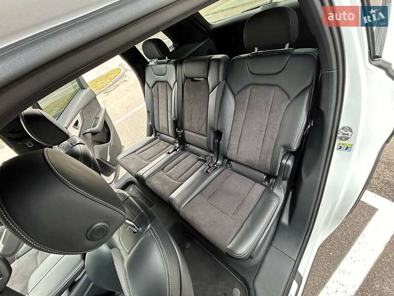 Внедорожник / Кроссовер Audi SQ7 2017 в Киеве