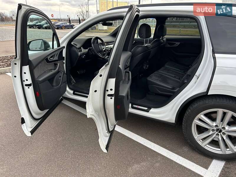 Внедорожник / Кроссовер Audi SQ7 2017 в Киеве