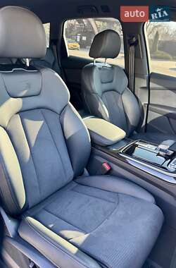 Внедорожник / Кроссовер Audi SQ7 2024 в 