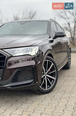 Внедорожник / Кроссовер Audi SQ7 2021 в 
