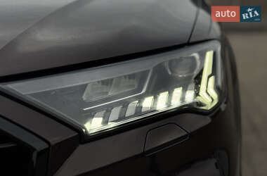 Внедорожник / Кроссовер Audi SQ7 2021 в 