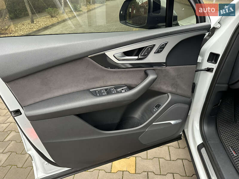 Внедорожник / Кроссовер Audi SQ7 2018 в Одессе