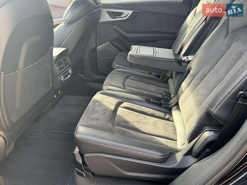 Внедорожник / Кроссовер Audi SQ7 2018 в Киеве