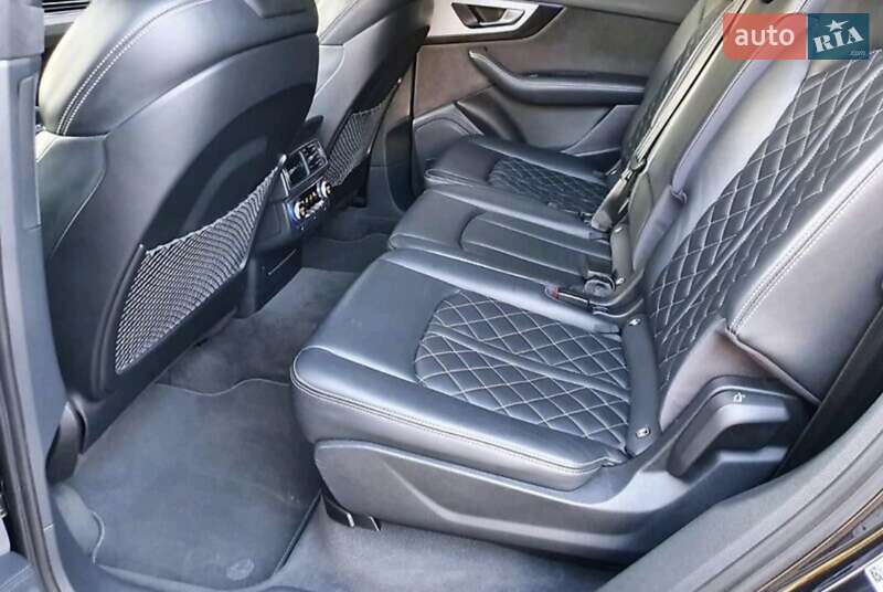 Внедорожник / Кроссовер Audi SQ7 2016 в Карловке