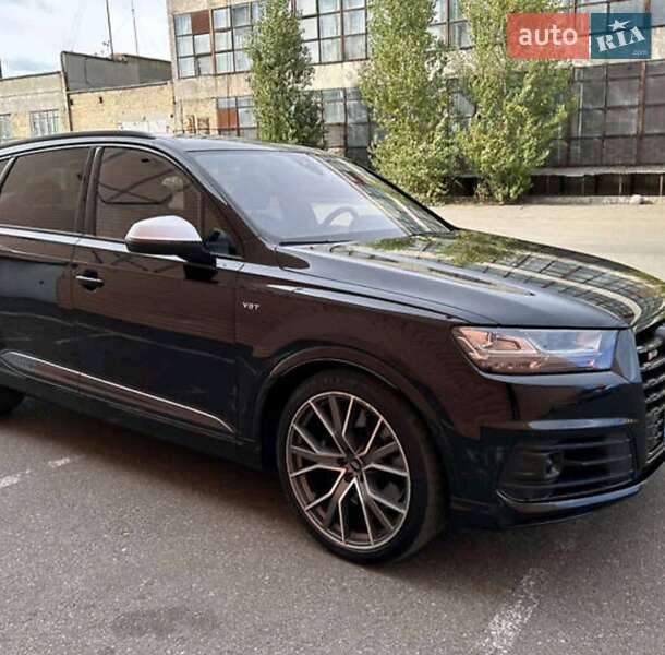 Внедорожник / Кроссовер Audi SQ7 2016 в Карловке