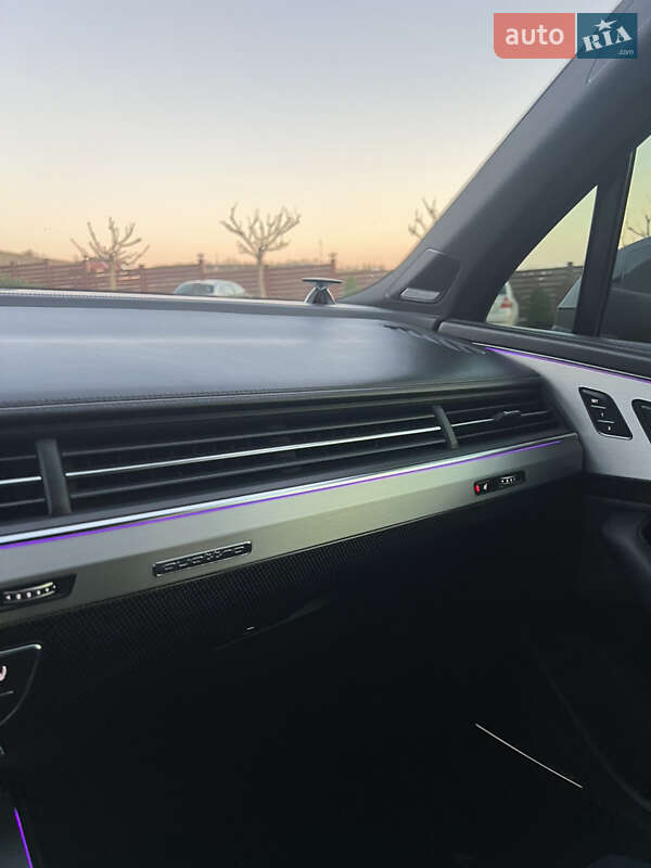 Внедорожник / Кроссовер Audi SQ7 2019 в Берегово