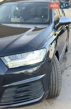 Позашляховик / Кросовер Audi SQ7 2017 в 