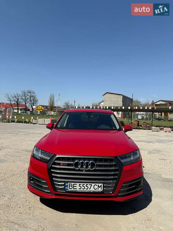 Позашляховик / Кросовер Audi SQ7 2017 в Первомайську