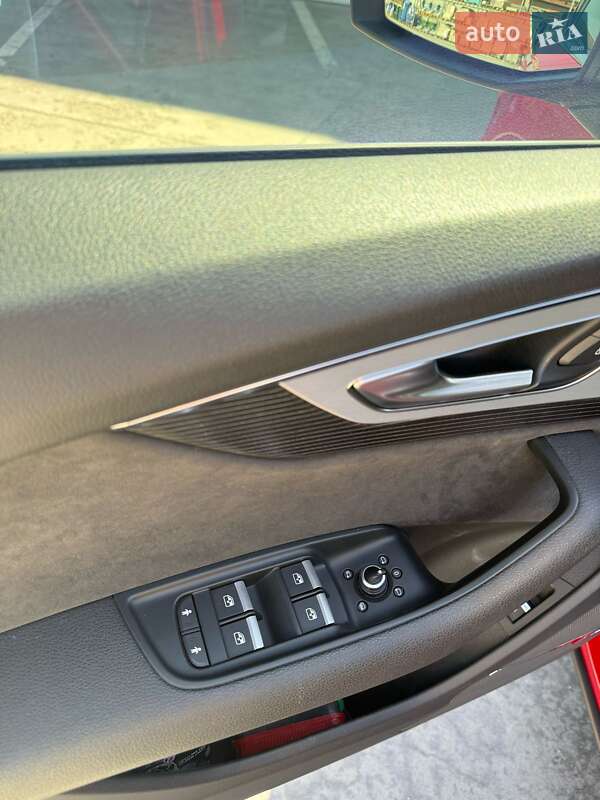 Позашляховик / Кросовер Audi SQ7 2017 в Первомайську