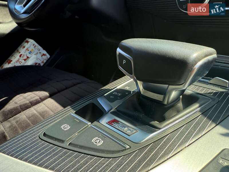 Позашляховик / Кросовер Audi SQ7 2017 в Первомайську