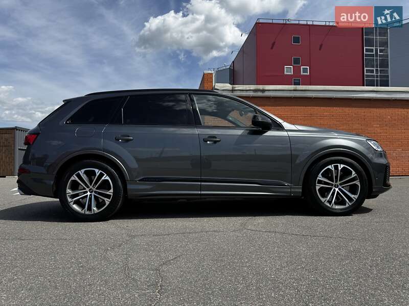 Позашляховик / Кросовер Audi SQ7 2023 в Києві