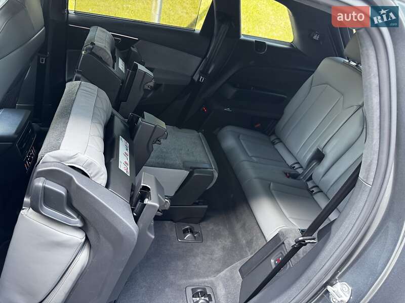 Позашляховик / Кросовер Audi SQ7 2023 в Києві