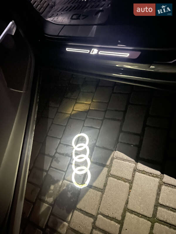 Внедорожник / Кроссовер Audi SQ7 2019 в Луцке