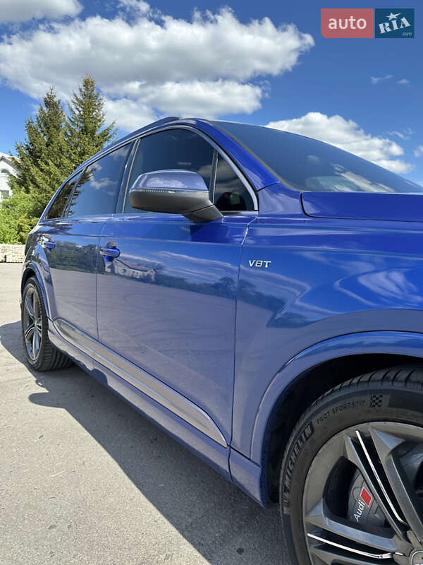 Внедорожник / Кроссовер Audi SQ7 2017 в Ровно