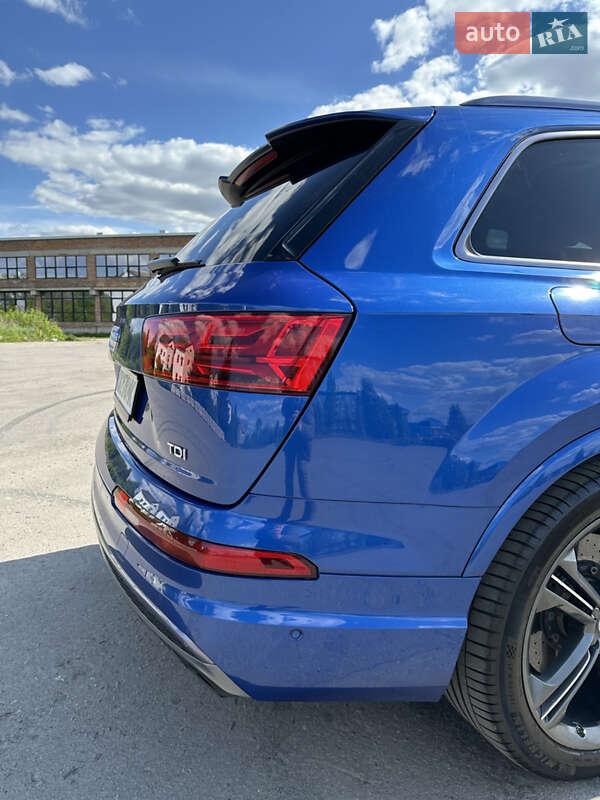 Внедорожник / Кроссовер Audi SQ7 2017 в Ровно