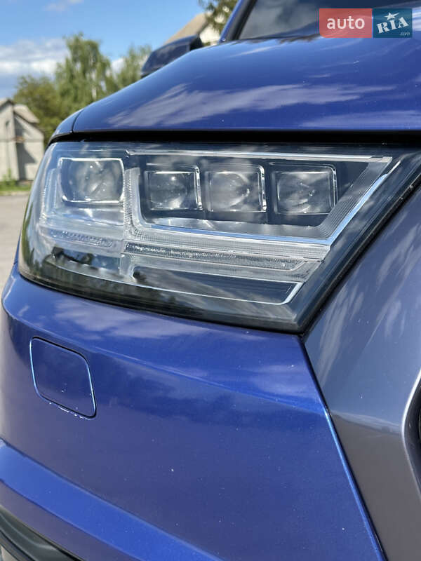 Внедорожник / Кроссовер Audi SQ7 2017 в Ровно