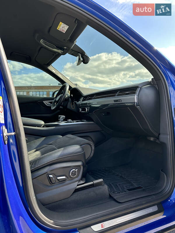 Внедорожник / Кроссовер Audi SQ7 2017 в Ровно