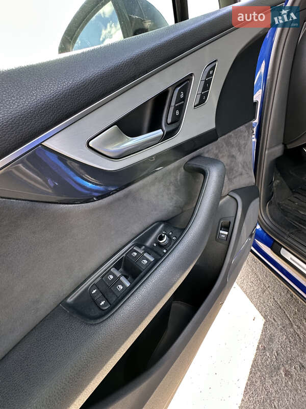 Внедорожник / Кроссовер Audi SQ7 2017 в Ровно