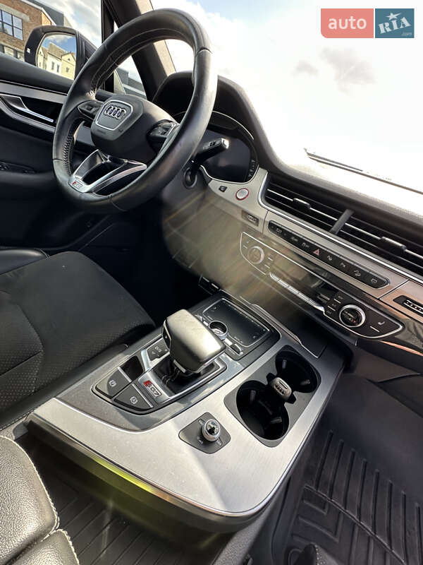 Внедорожник / Кроссовер Audi SQ7 2017 в Ровно