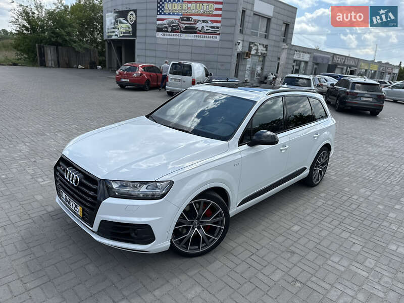 Внедорожник / Кроссовер Audi SQ7 2017 в Ужгороде