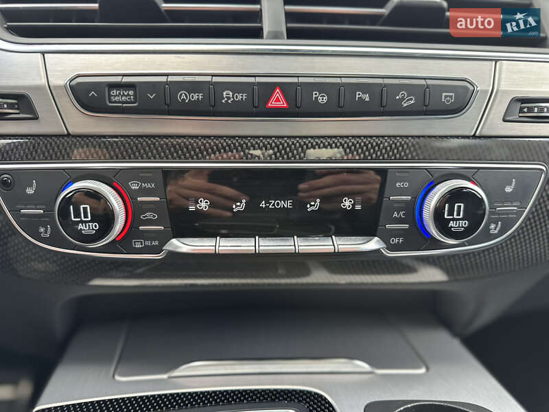 Внедорожник / Кроссовер Audi SQ7 2017 в Ужгороде