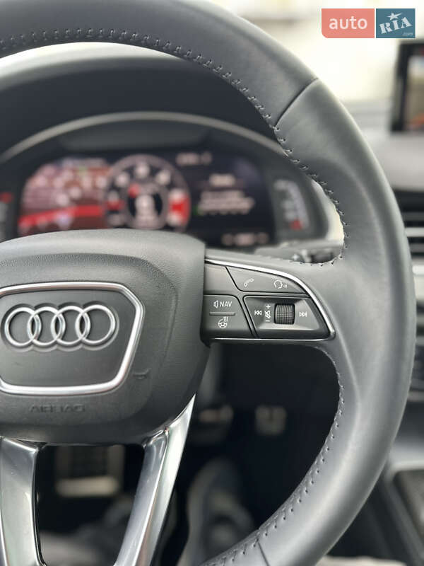 Внедорожник / Кроссовер Audi SQ7 2017 в Ужгороде