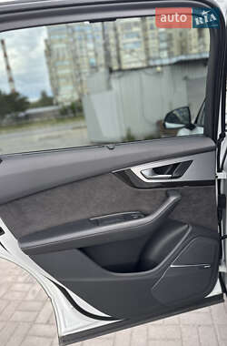 Внедорожник / Кроссовер Audi SQ7 2017 в 