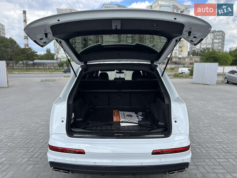 Внедорожник / Кроссовер Audi SQ7 2017 в Ужгороде