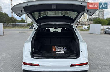 Внедорожник / Кроссовер Audi SQ7 2017 в 