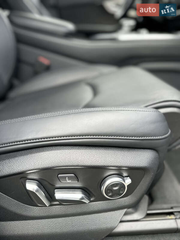 Внедорожник / Кроссовер Audi SQ7 2017 в Ужгороде