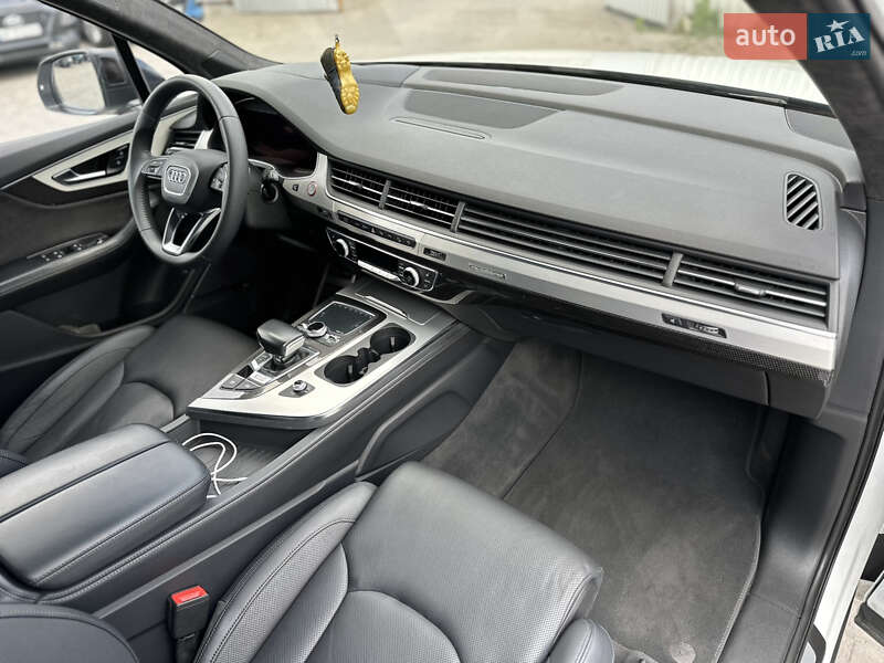 Внедорожник / Кроссовер Audi SQ7 2017 в Ужгороде