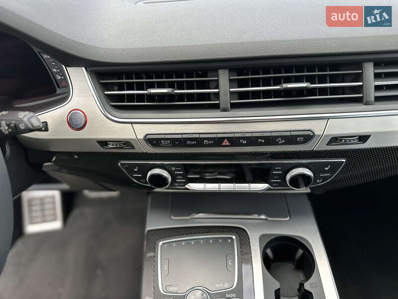 Внедорожник / Кроссовер Audi SQ7 2017 в Ужгороде