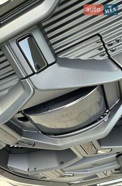 Внедорожник / Кроссовер Audi SQ7 2024 в 