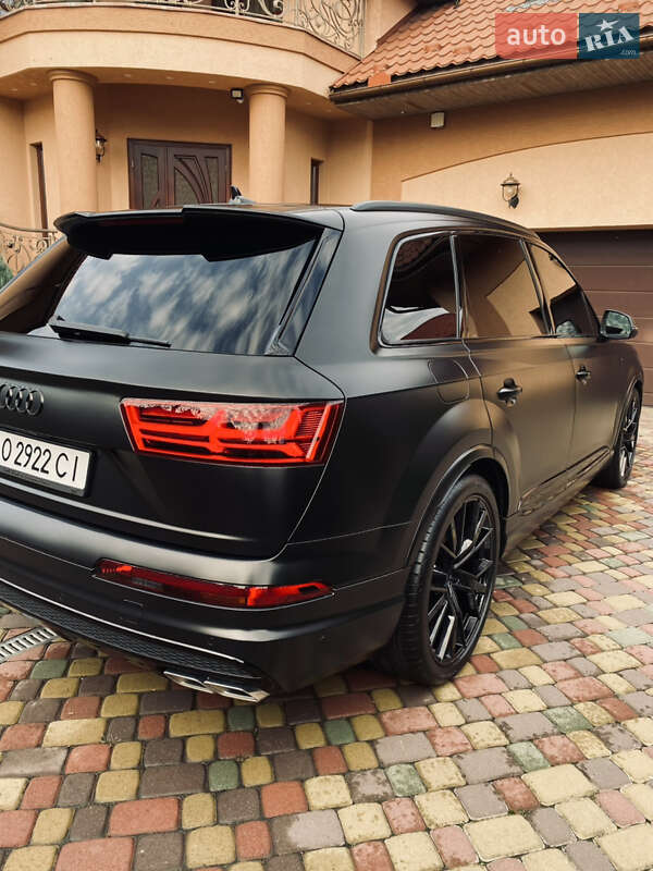 Внедорожник / Кроссовер Audi SQ7 2017 в Мукачево