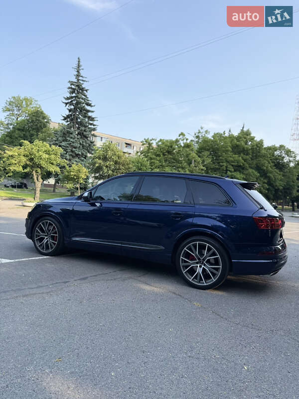 Позашляховик / Кросовер Audi SQ7 2018 в Дніпрі