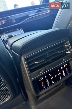 Внедорожник / Кроссовер Audi SQ7 2022 в 