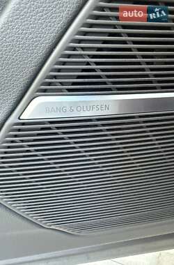 Внедорожник / Кроссовер Audi SQ7 2022 в 