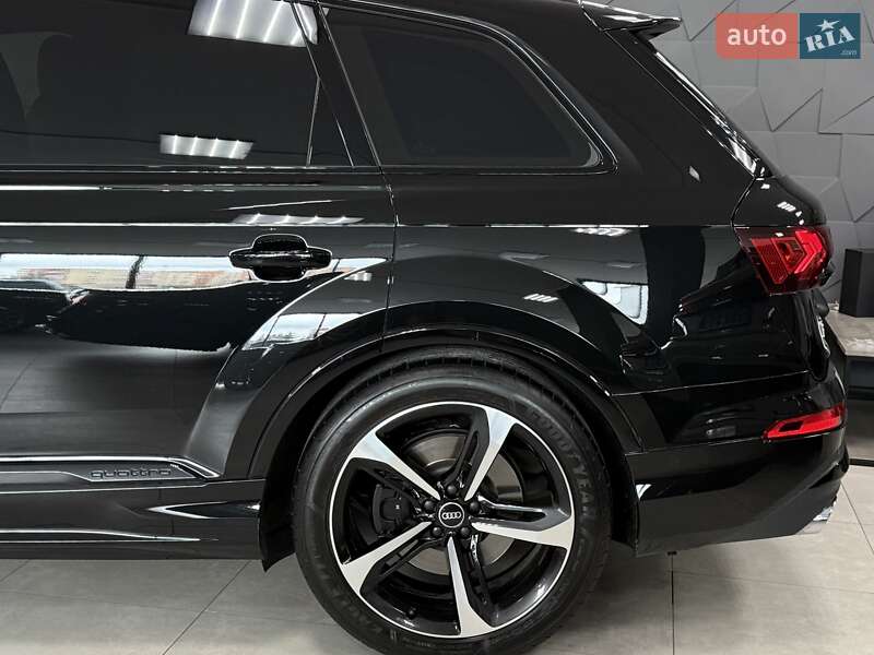 Внедорожник / Кроссовер Audi SQ7 2021 в Тернополе