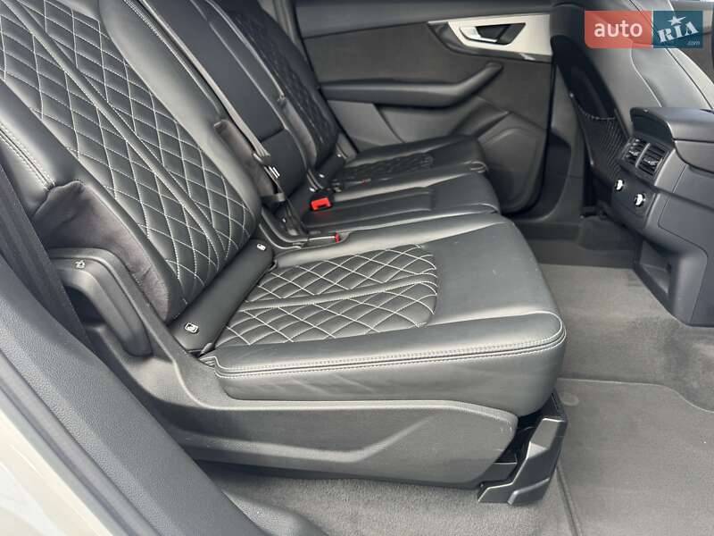 Внедорожник / Кроссовер Audi SQ7 2017 в Тернополе