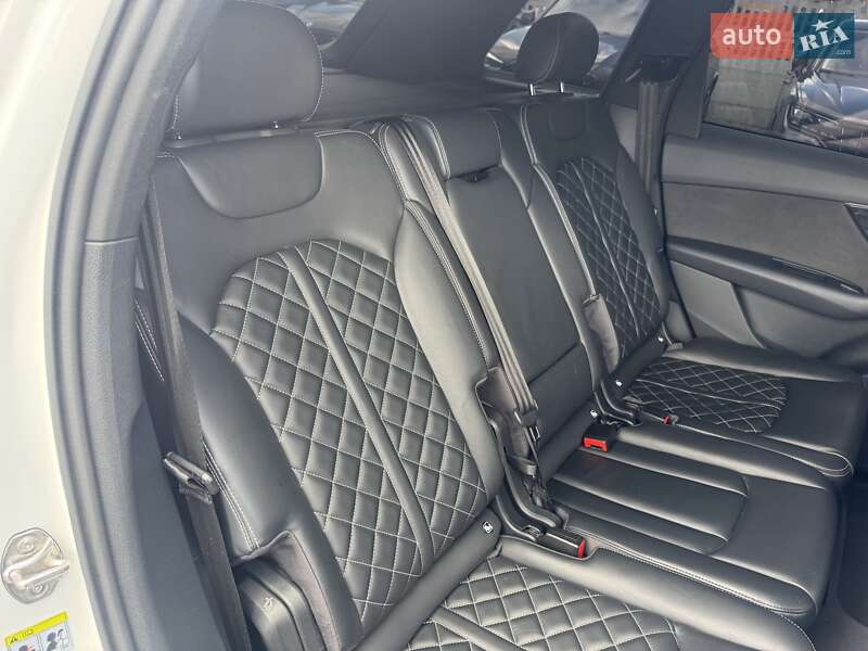 Внедорожник / Кроссовер Audi SQ7 2017 в Тернополе