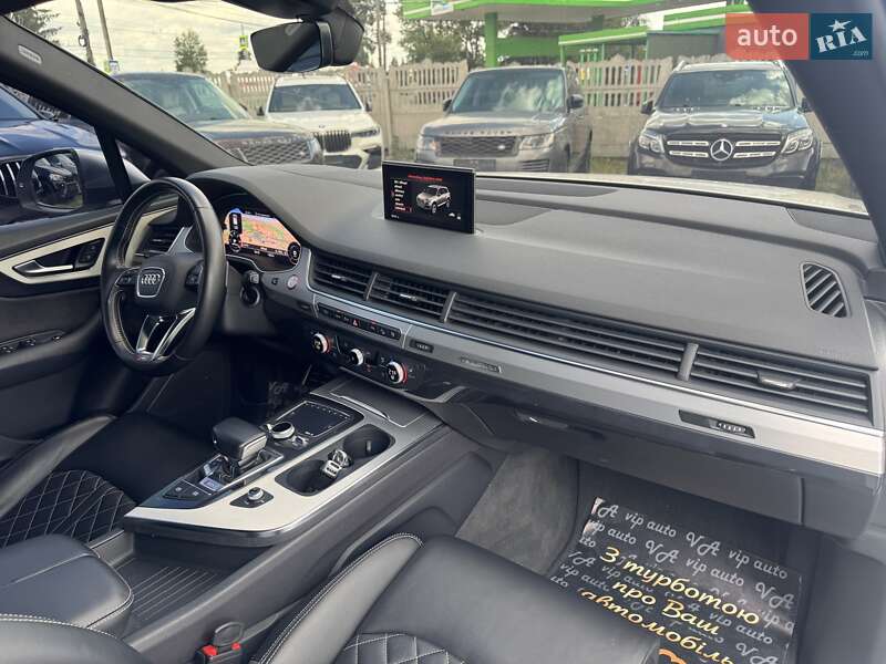 Внедорожник / Кроссовер Audi SQ7 2017 в Тернополе