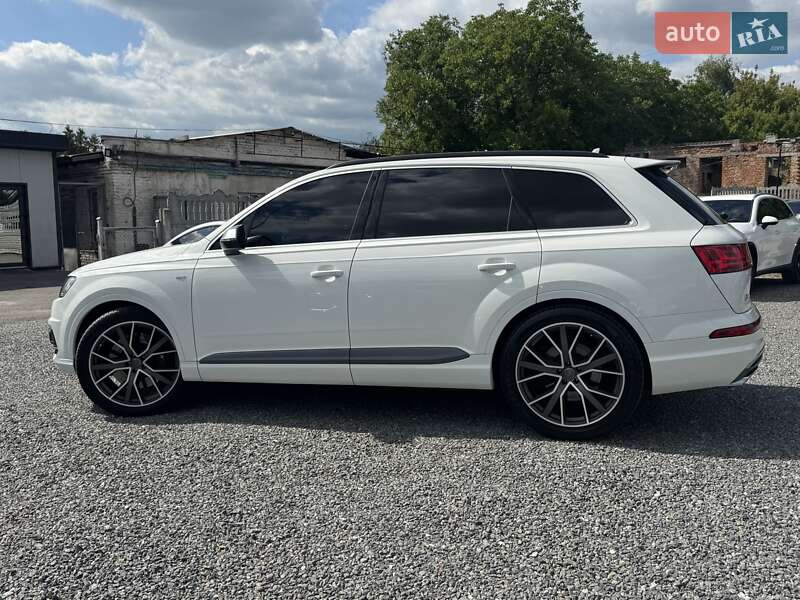 Внедорожник / Кроссовер Audi SQ7 2017 в Тернополе