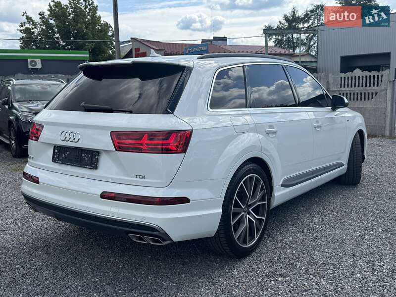 Внедорожник / Кроссовер Audi SQ7 2017 в Тернополе