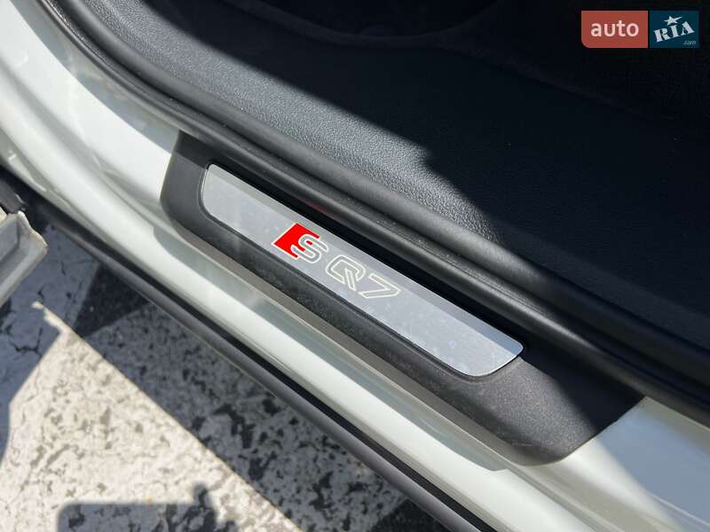 Внедорожник / Кроссовер Audi SQ7 2017 в Киеве