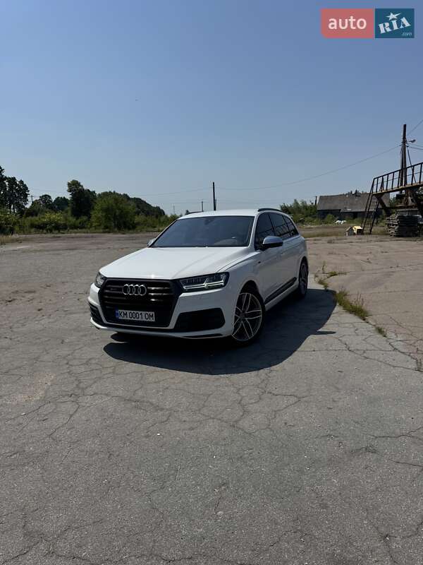 Внедорожник / Кроссовер Audi SQ7 2017 в Киеве