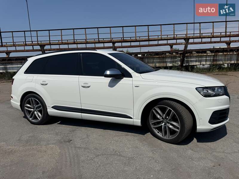 Внедорожник / Кроссовер Audi SQ7 2017 в Киеве