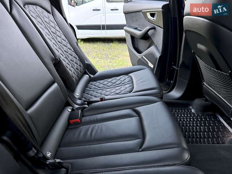 Внедорожник / Кроссовер Audi SQ7 2020 в Луцке