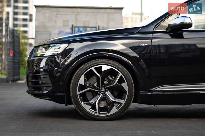 Внедорожник / Кроссовер Audi SQ7 2017 в Киеве