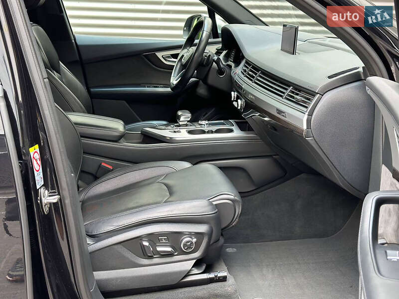 Позашляховик / Кросовер Audi SQ7 2018 в Києві